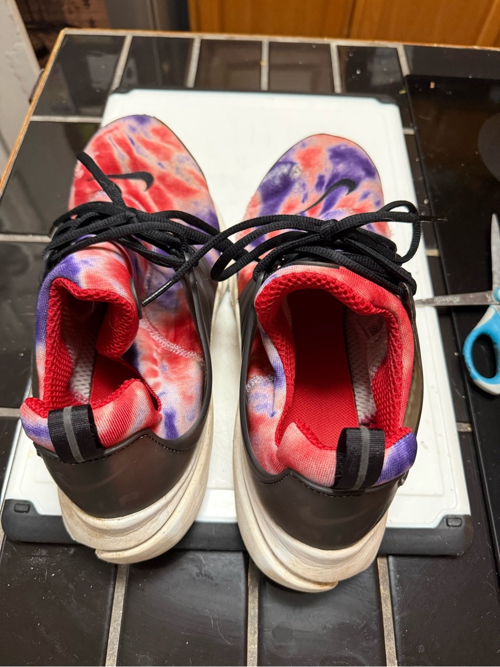 Nike Men’s 13 Tie-Dye Red & Purple Athletic Shoes - Picture 5 of 14
